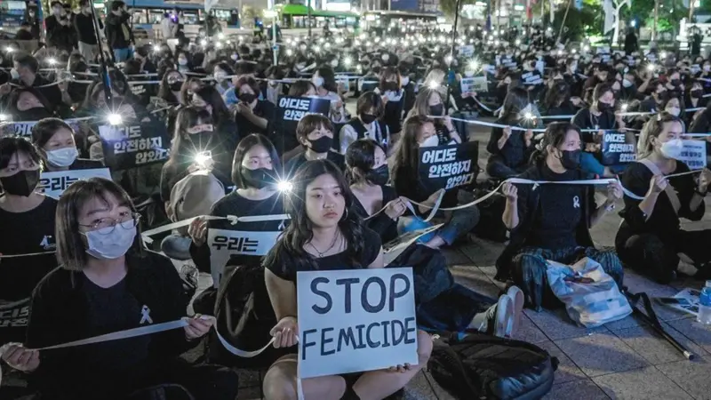Interfaz de la aplicación contra el acoso en Corea del Sur mostrando el mapa de seguimiento de la tobillera electrónica de un agresor.