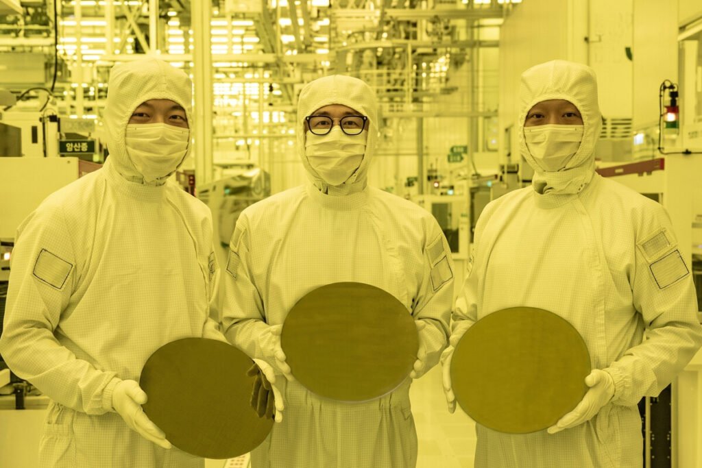 Diagrama tridimensional de la estructura de un transistor CFET apilado verticalmente, ilustrando cómo los chips de 0,3 nm tienen fecha definitiva.