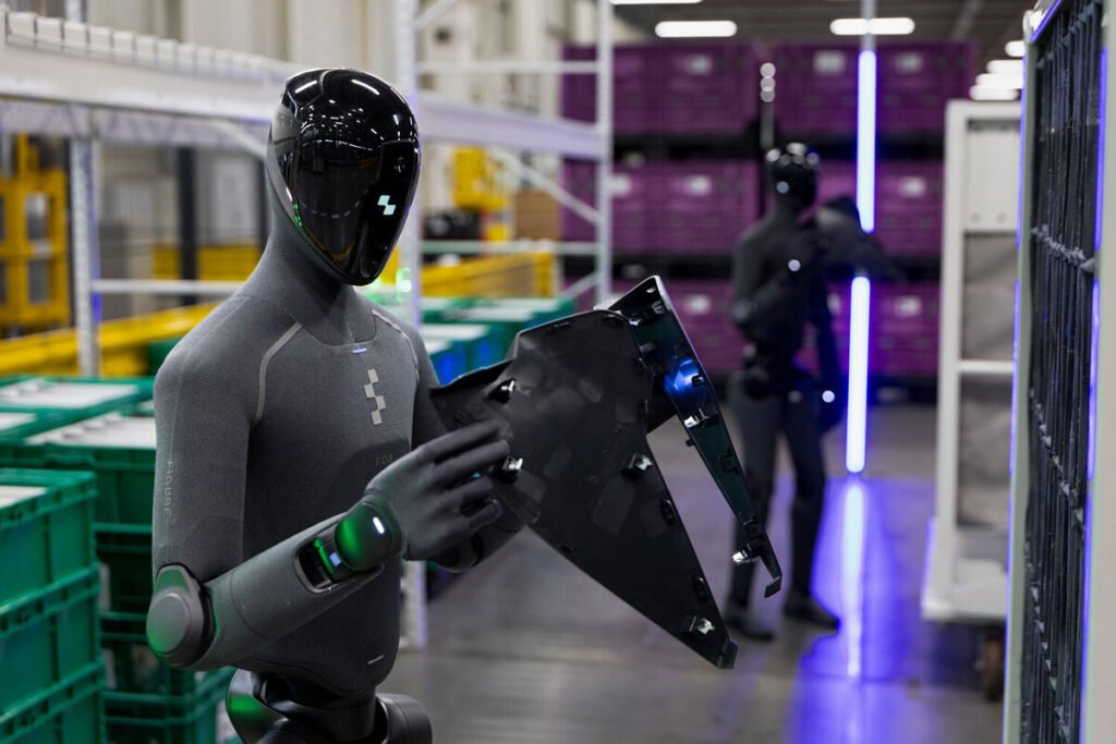 El androide de última generación organizando componentes mecánicos desordenados dentro de la planta de montaje de BMW, ilustrando a el robot humanoide Figure