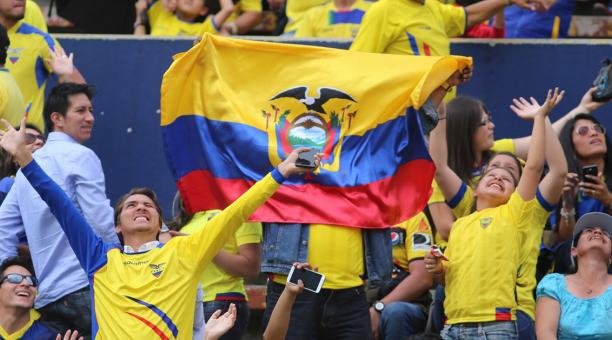 Aficionados ecuatorianos en estadio del Mundial 2026, Ecuador entre los países que más gastan en el torneo
