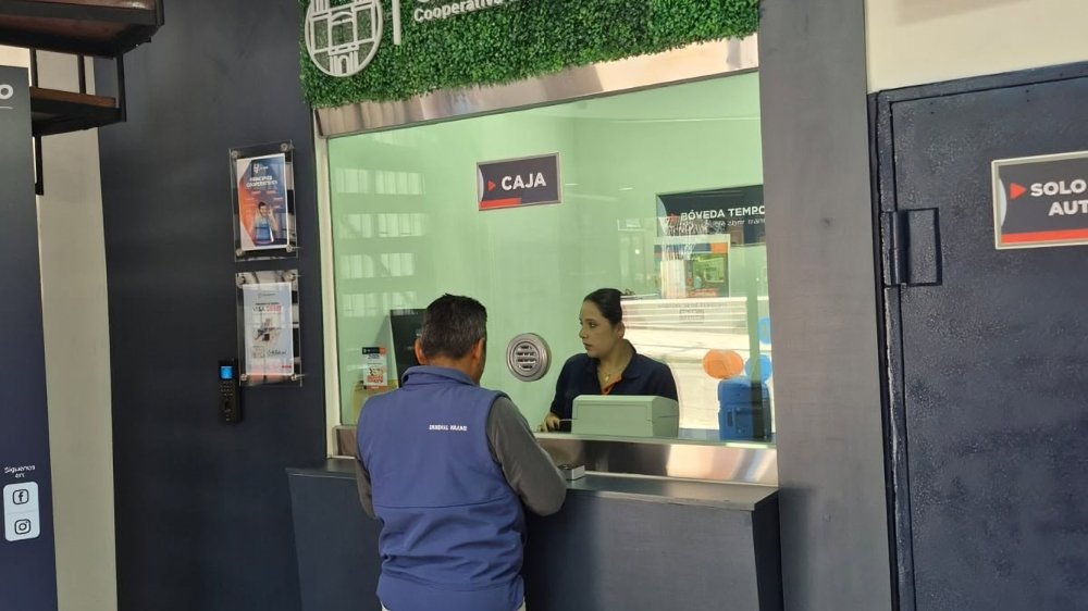 Atención a cliente en cooperativa de ahorro y crédito Ecuador, tasa de interés de inclusión financiera