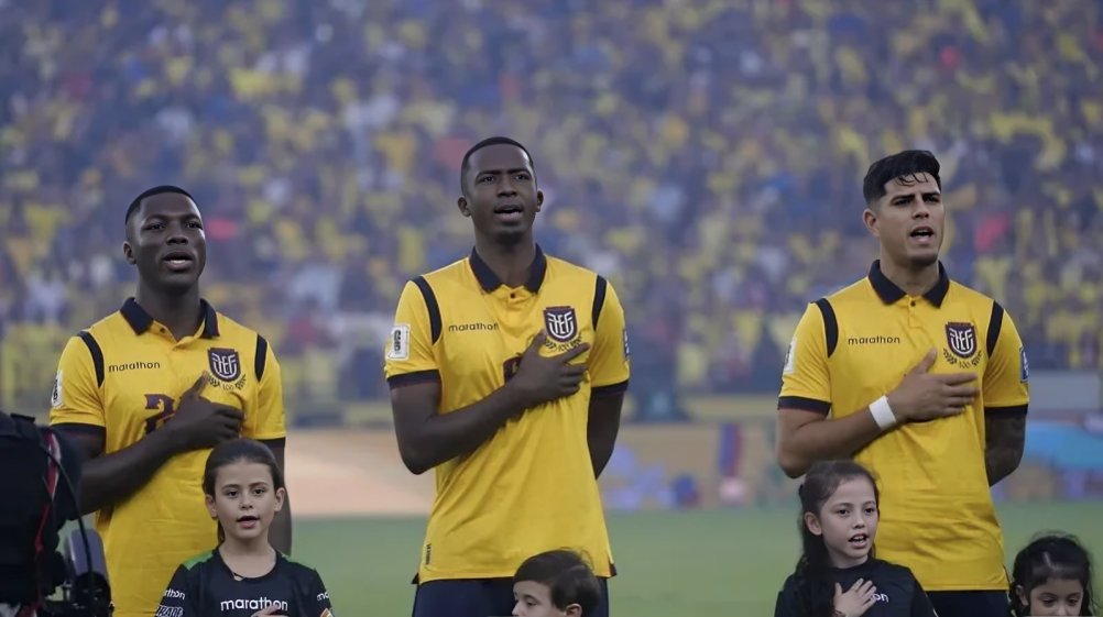 Jugadores de Ecuador cantando el himno nacional antes del debut en el Mundial 2026 vs Costa de Marfil
