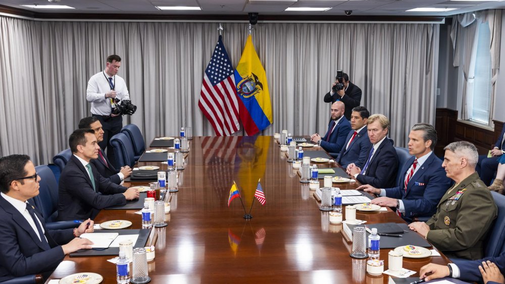 Pete Hegseth da la bienvenida a Daniel Noboa en el Pentágono, reunión bilateral Ecuador-Estados Unidos sobre narcoterrorismo, junio 2026