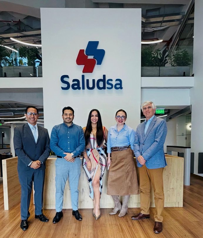 Directivos de Clínica Internacional y Saludsa firman convenio de atención hospitalaria en Quito 2026