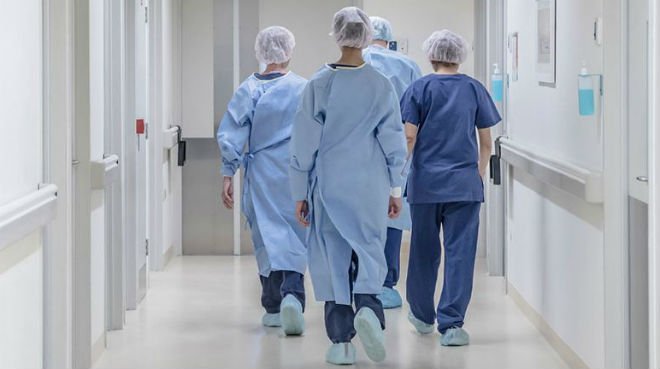 Reunión de representantes de gremios sanitarios expresando preocupación por los despidos masivos en el Ministerio de Salud