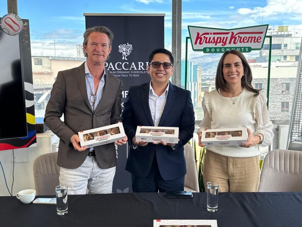 Donas con chocolate Paccari, resultado de la alianza entre Paccari y Krispy Kreme, elaboradas con cacao fino de aroma ecuatoriano