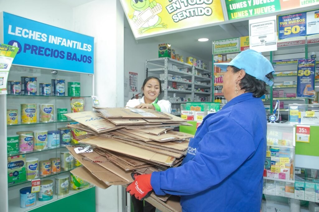 Programas de recuperación de residuos de FEMSA Salud Ecuador con participación de más de 300 farmacias a nivel nacional.
