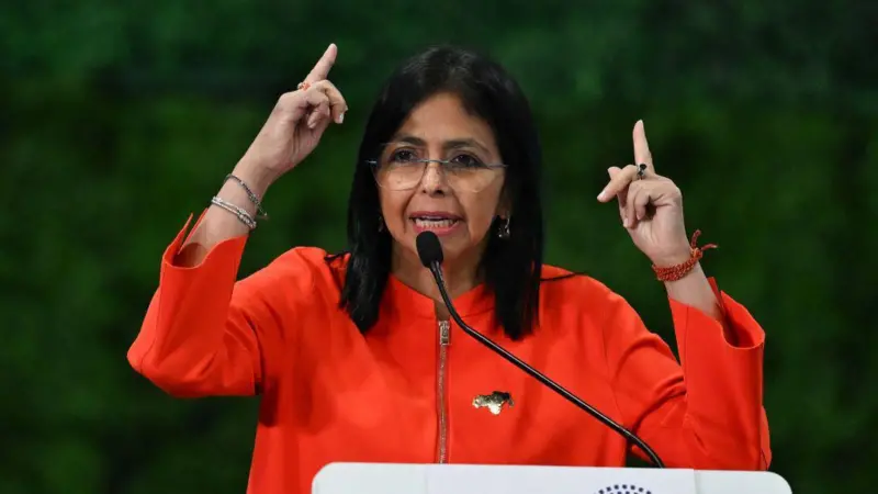 Instalaciones petroleras de refinación listas para el procesamiento de crudo venezolano con destino a Asia.