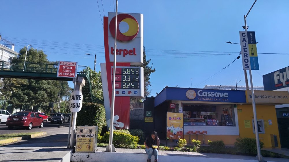 Precio de la gasolina Súper en Ecuador baja a USD 5,61 desde el 12 de julio de 2026, tras 4 meses de alza. Conoce por qué no tiene subsidio.