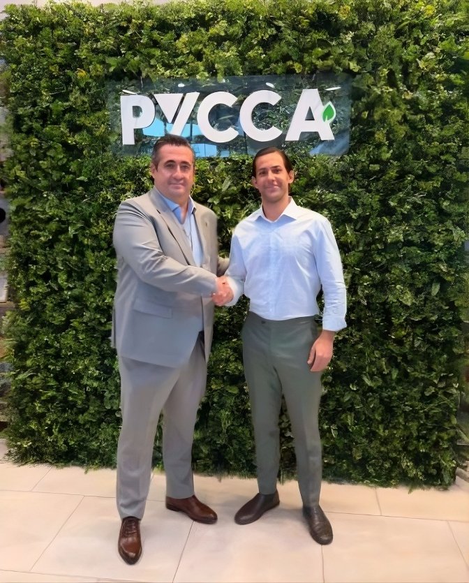 Planta solar de SolarTeam instalada en tienda PYCCA Sur, Guayaquil, Ecuador