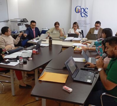 Comisión revisa expediente en el concurso de Fiscal General del Estado tras denuncia contra José De La Gasca por conflicto de interés no declarado.