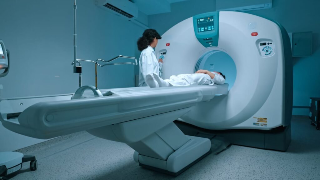 Ilustración médica sobre el sarcoma, sus tejidos de origen y recomendaciones de detección temprana