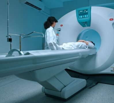 Ilustración médica sobre el sarcoma, sus tejidos de origen y recomendaciones de detección temprana