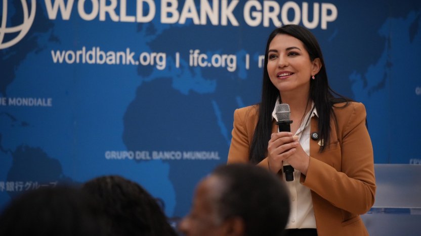 Representantes institucionales en la firma donde el Banco Mundial aprueba crédito de USD 750 millones para Ecuador.