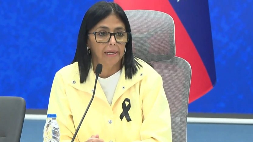 Conferencia de prensa en Caracas donde se aborda la emergencia nacional y la afección de salud de la mandataria.
