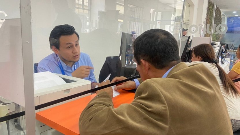 Contribuyente realiza el pago de la patente municipal en Quito mediante los servicios habilitados por el Municipio.