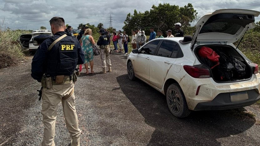 Oficiales de la Interpol coordinando el operativo Global Chain desde un centro de mando internacional contra las redes de tráfico de personas.
