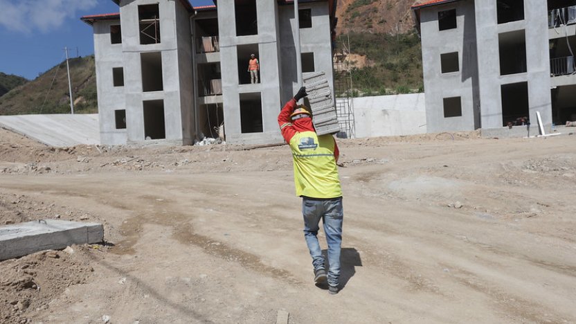 Plan Anual de Inversiones 2026 destaca la ejecución de recursos en programas de vivienda y la Cárcel del Encuentro en Ecuador.