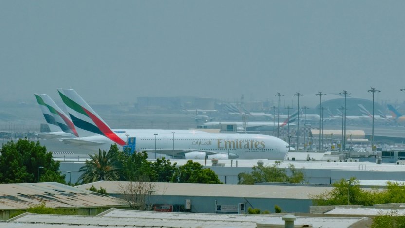 Disposiciones oficiales diplomáticas y la emisión de la alerta mundial de viaje