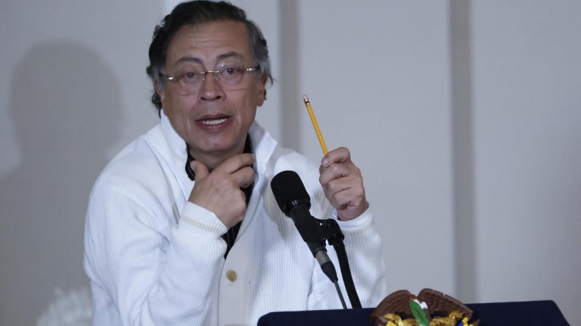 Gustavo Petro durante una intervención pública al anunciar que liderará el Pacto Histórico tras concluir su mandato presidencial.