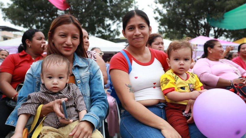 Acuerdo financiero multilateral destinado a financiar la lucha contra la desnutrición infantil en Ecuador.