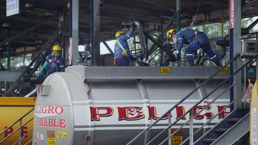 Representación de las exportaciones e ingresos por venta de petróleo en Ecuador.
