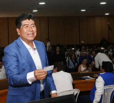 El cambio de domicilio de votación de Jorge Yunda ya es oficial: el CNE lo restituyó en Quito tras un fallo del TCE que respalda su candidatura a la Alcaldía.