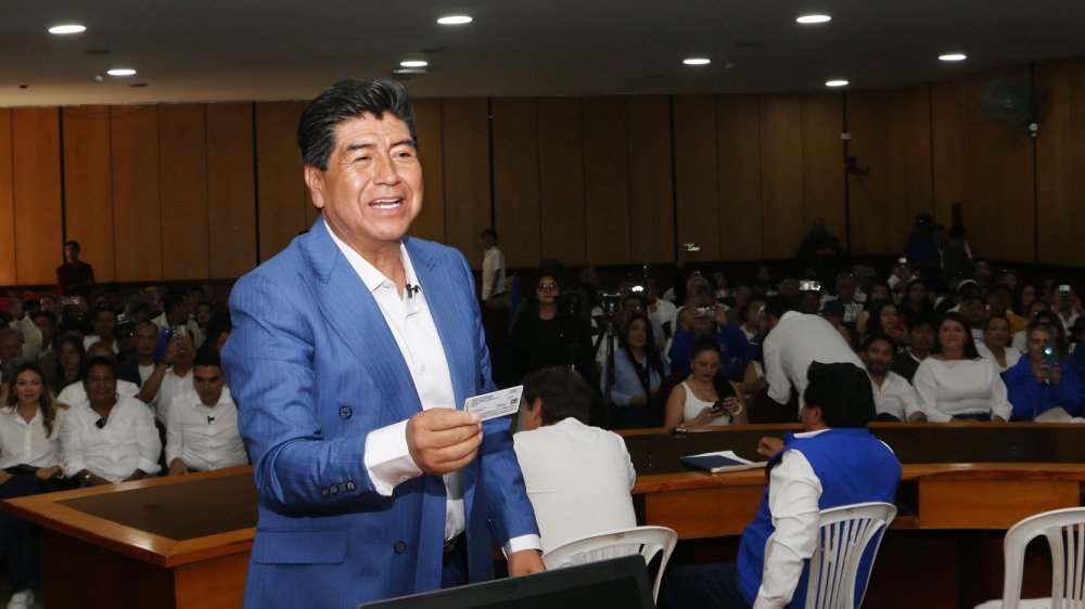 El cambio de domicilio de votación de Jorge Yunda ya es oficial: el CNE lo restituyó en Quito tras un fallo del TCE que respalda su candidatura a la Alcaldía.