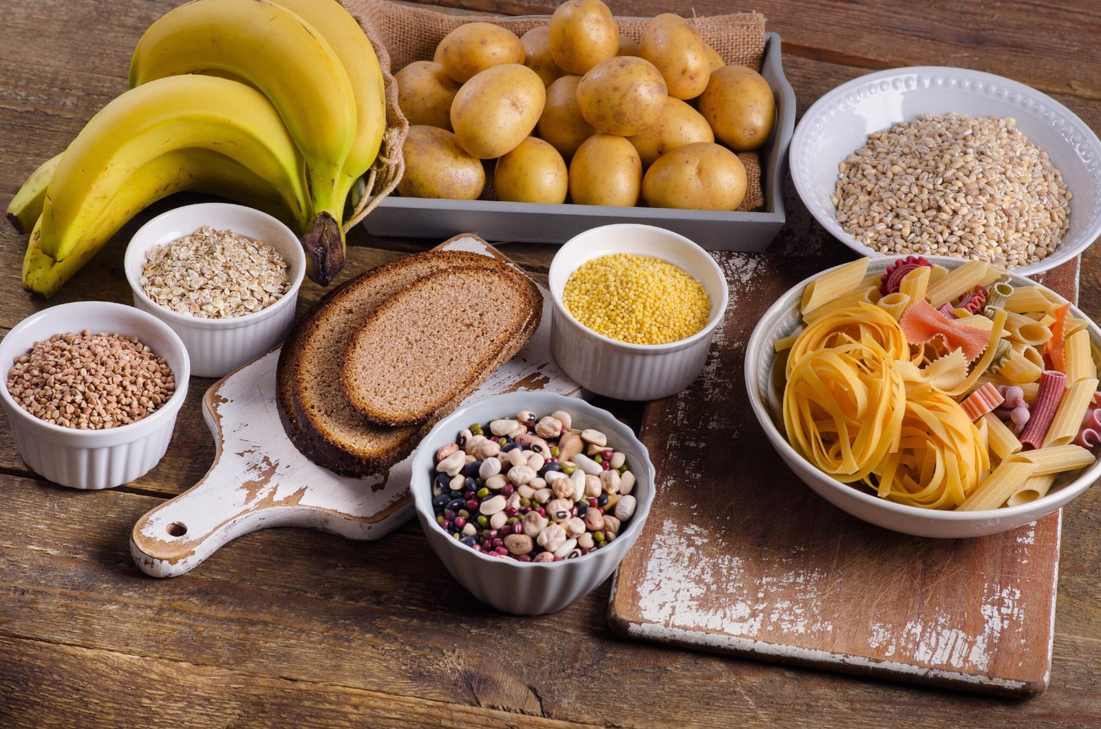 Comparación entre carbohidratos refinados y complejos, alimentos integrales y procesados