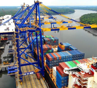 Entrenamiento en simuladores portuarios de última generación en el Terminal Portuario de Guayaquil