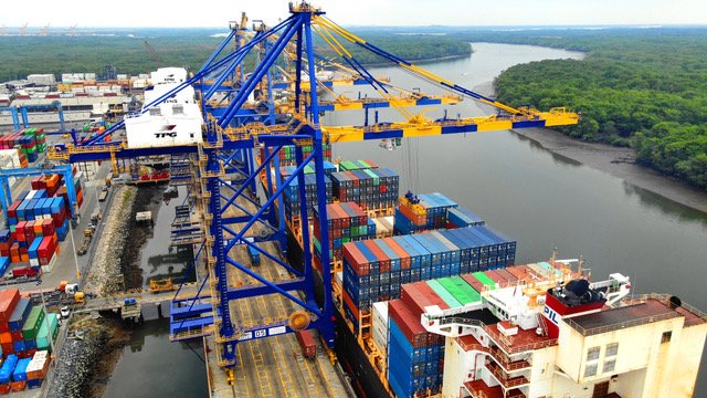 Entrenamiento en simuladores portuarios de última generación en el Terminal Portuario de Guayaquil