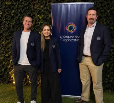 María Dolores Fernández junto a representantes de EO Quito durante la presentación de la nueva directiva para el período 2026-2027.