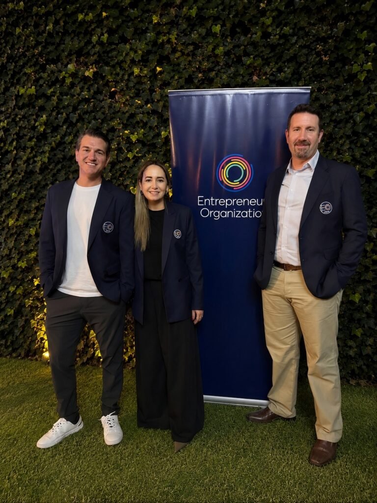 María Dolores Fernández junto a representantes de EO Quito durante la presentación de la nueva directiva para el período 2026-2027.