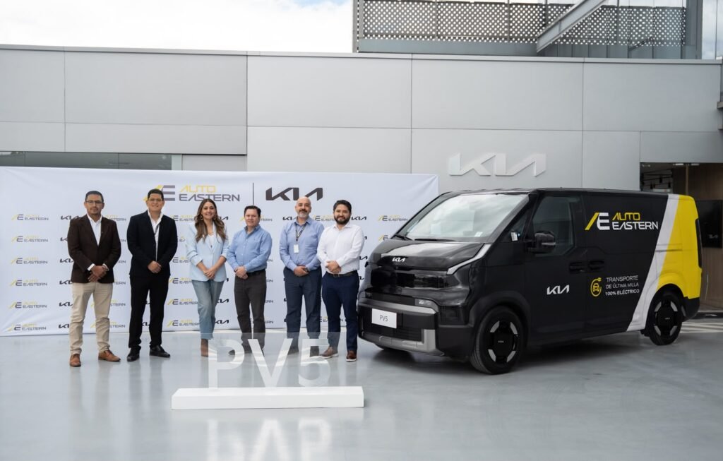 Furgón logístico Kia PV5 sumado a la flota de vehículos eléctricos en Ecuador de AutoEastern