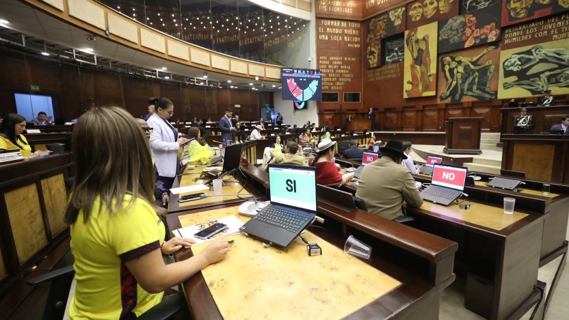 Asamblea Nacional debate la fiscalización de municipios y las competencias para investigar a los gobiernos autónomos descentralizados.