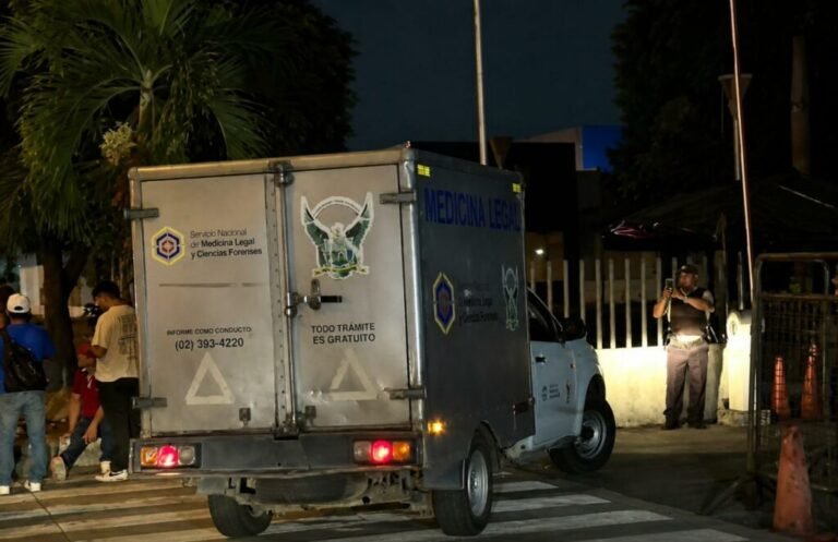 Cadáver encontrado en Guayaquil durante investigación policial en los exteriores de la Morgue de Guayaquil