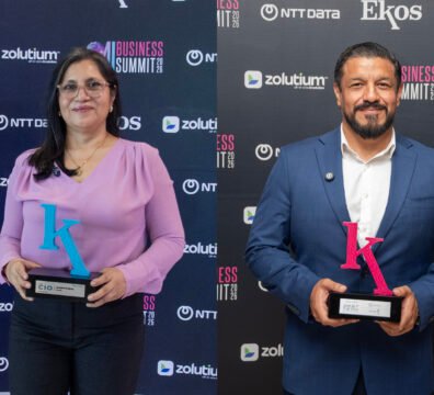 Equipo de Telconet Latam recibiendo reconocimientos por innovación tecnológica en Ecuador durante el AI Business Summit 2026