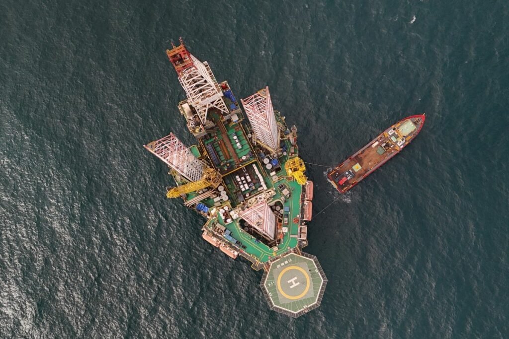 Plataforma de perforación en el Golfo de Guayaquil, desarrollo del yacimiento Progreso en el Campo Amistad