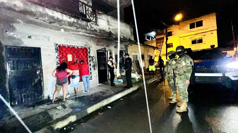 Escena de un operativo policial relacionado con los homicidios en Ecuador durante 2026.