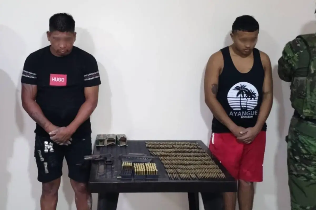 Militares participan en el operativo militar en Daule donde fueron decomisadas armas y capturados dos presuntos integrantes de los 'Chone Killers'.