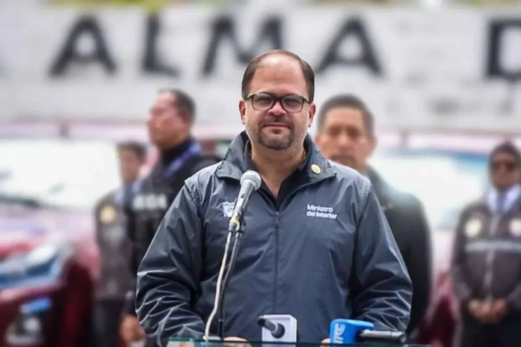 John Reimberg, ministro del Interior, durante un acto oficial tras el decreto que dispone protección policial y militar para él y su familia.