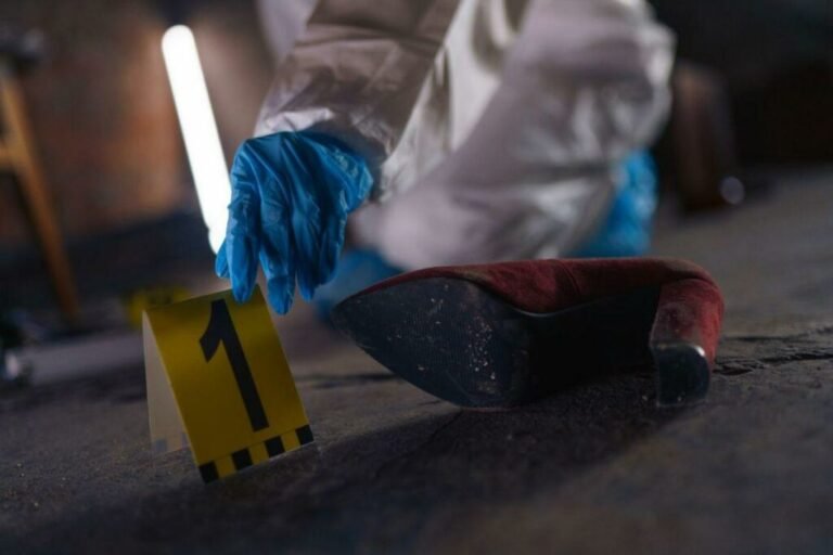 Policía Nacional realiza investigaciones tras el asesinato de docente en La Roldós, al norte de Quito.