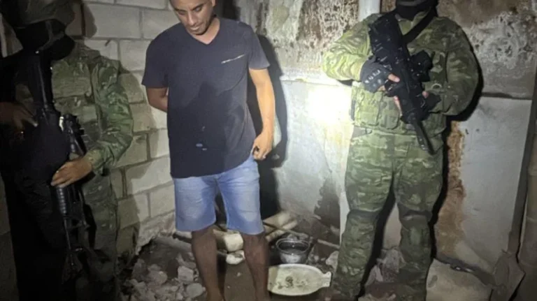 Captura de integrantes de Los Tiguerones durante operativos militares ejecutados por la Fuerza de Tarea Conjunta Guayas en Guayaquil.