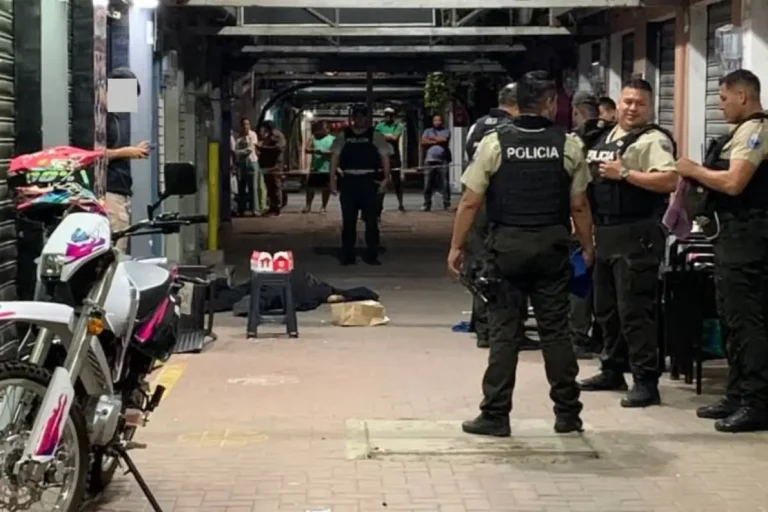 Lugar donde un hombre fue asesinado en Nuevo Tarqui tras un ataque armado registrado la noche del 17 de julio en Manta.