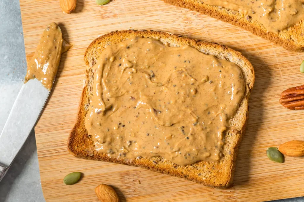 Preparación de platos saludables con cereales integrales, verduras y proteínas vegetales siguiendo la dieta de salud planetaria