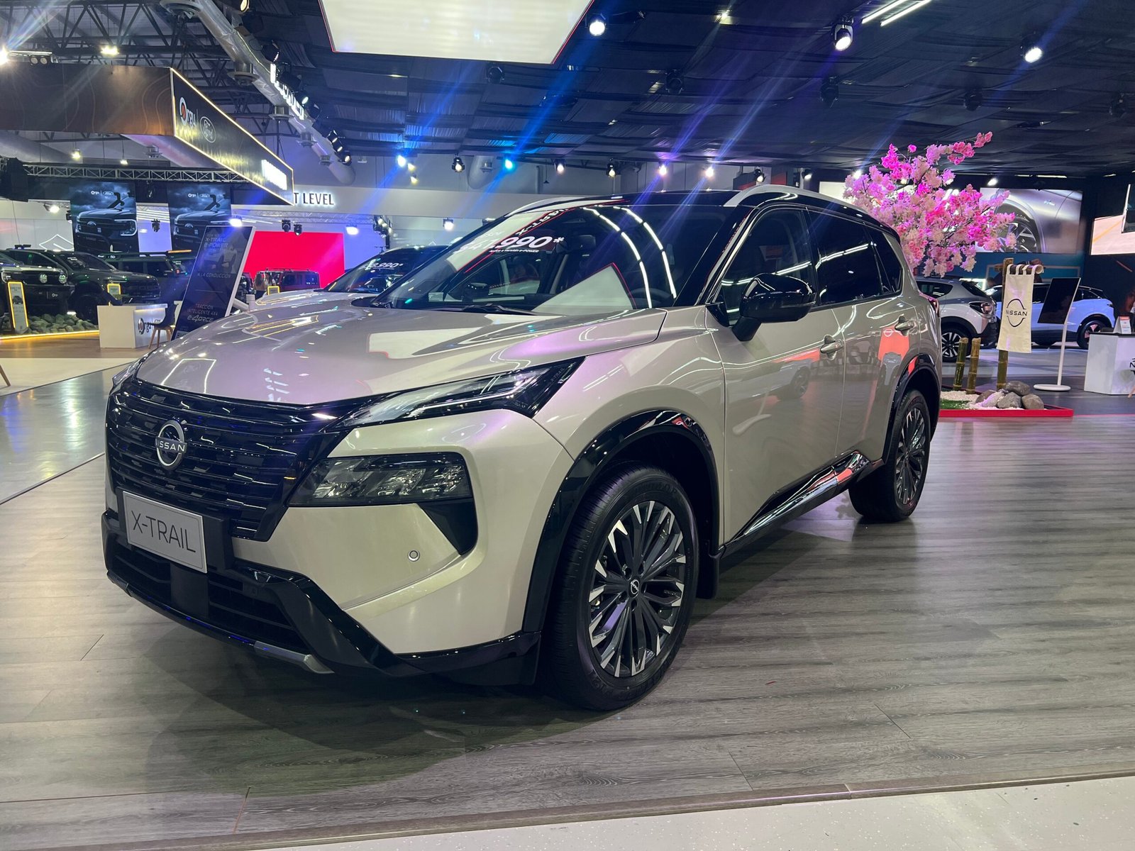 Autoridades de Nissan y AYASA presentan el nuevo Nissan X-Trail en el Autoshow Guayaquil, de izquierda a derecha Ricardo Suárez, Pablo Ubidia, Verónica Lasso, Enrique Pagola y Mario Baquerizo