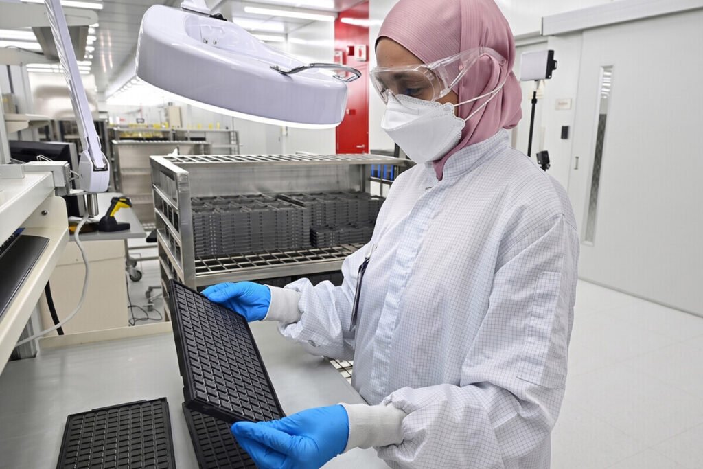 Línea de obleas de silicio y producción para el mercado de chips NAND.