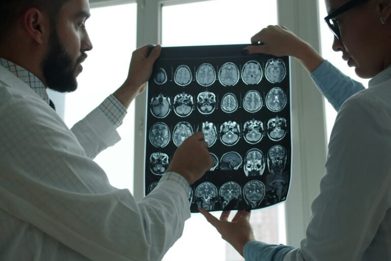 Evaluación médica y uso de IA en radiología para diagnóstico por imagen.