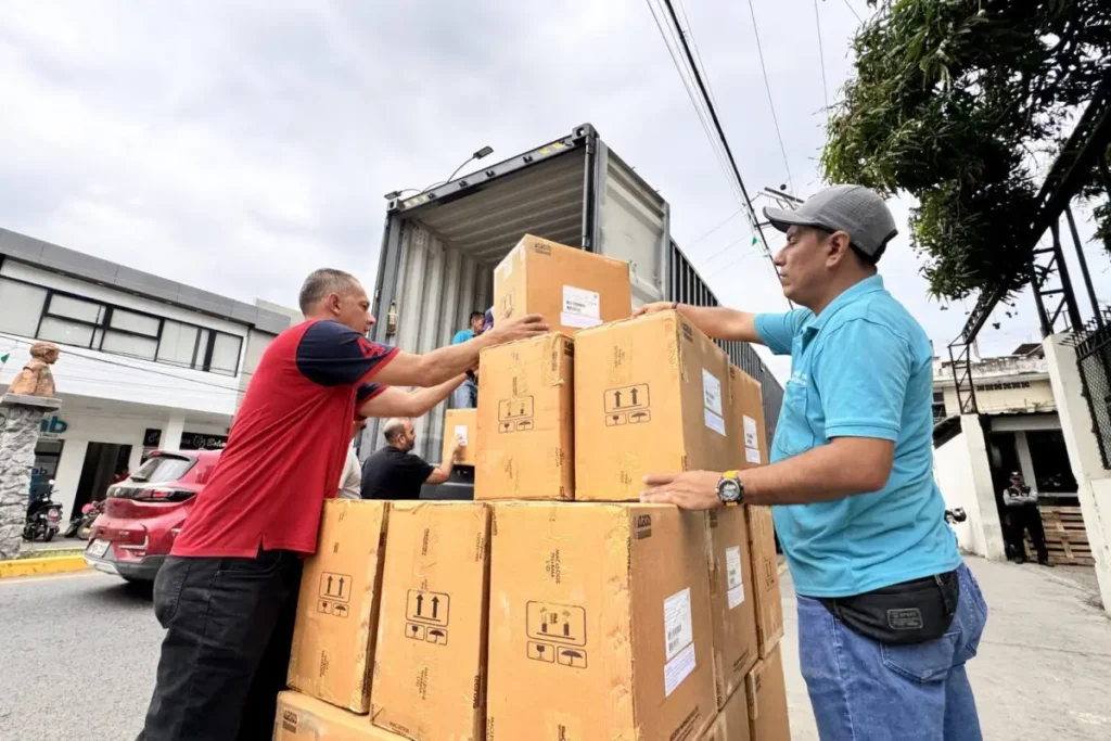 Red de salud de Manabí recibe 4,8 millones de fármacos e insumos médicos distribuidos por el Ministerio de Salud Pública