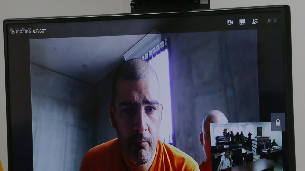 Tribunal dicta condena de seis años y ocho meses de prisión contra Aquiles Alvarez por el caso Triple A. Revisa las penas, multas y empresas sancionadas.